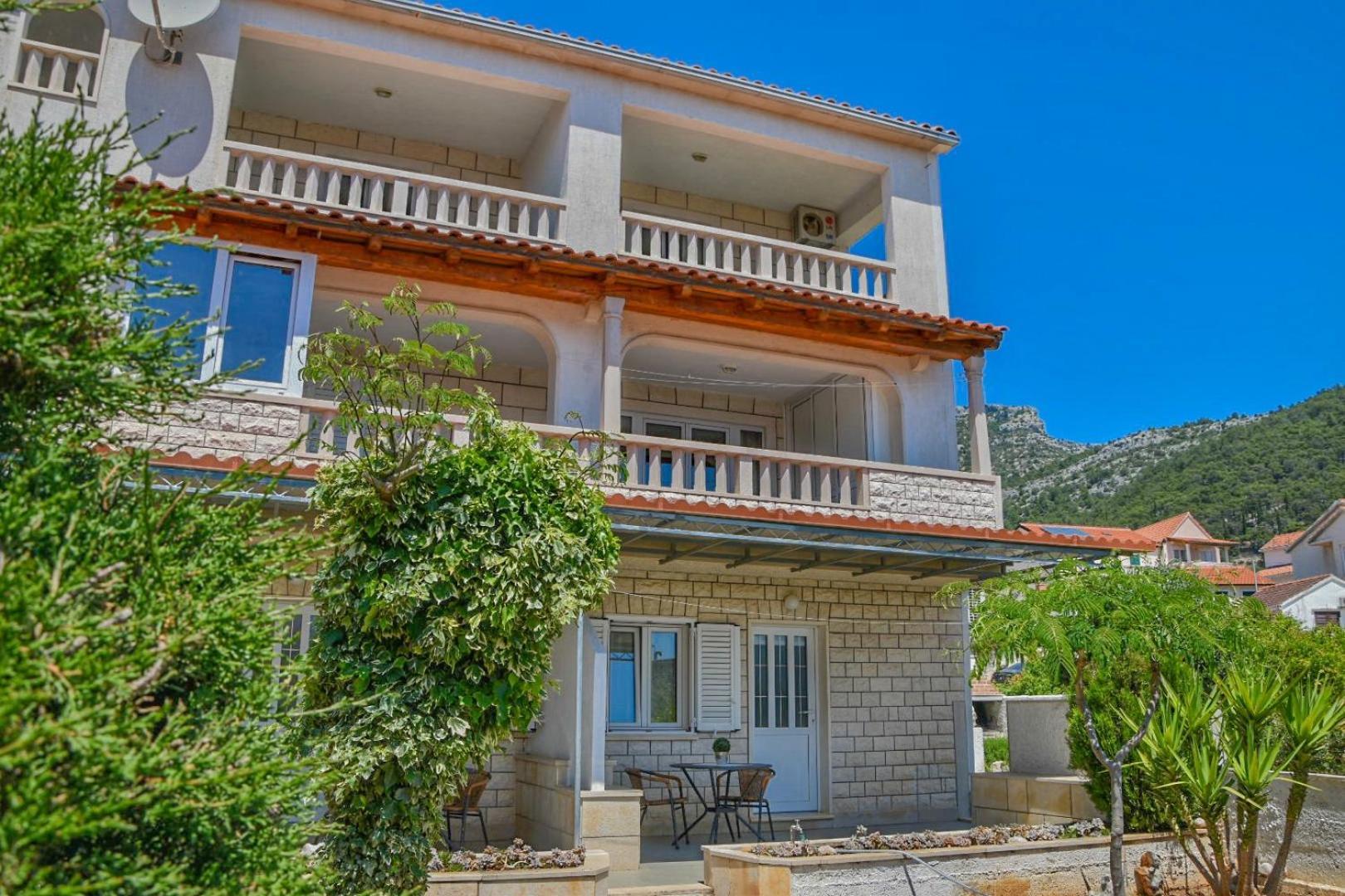 Apartments Sena Bol Exterior photo